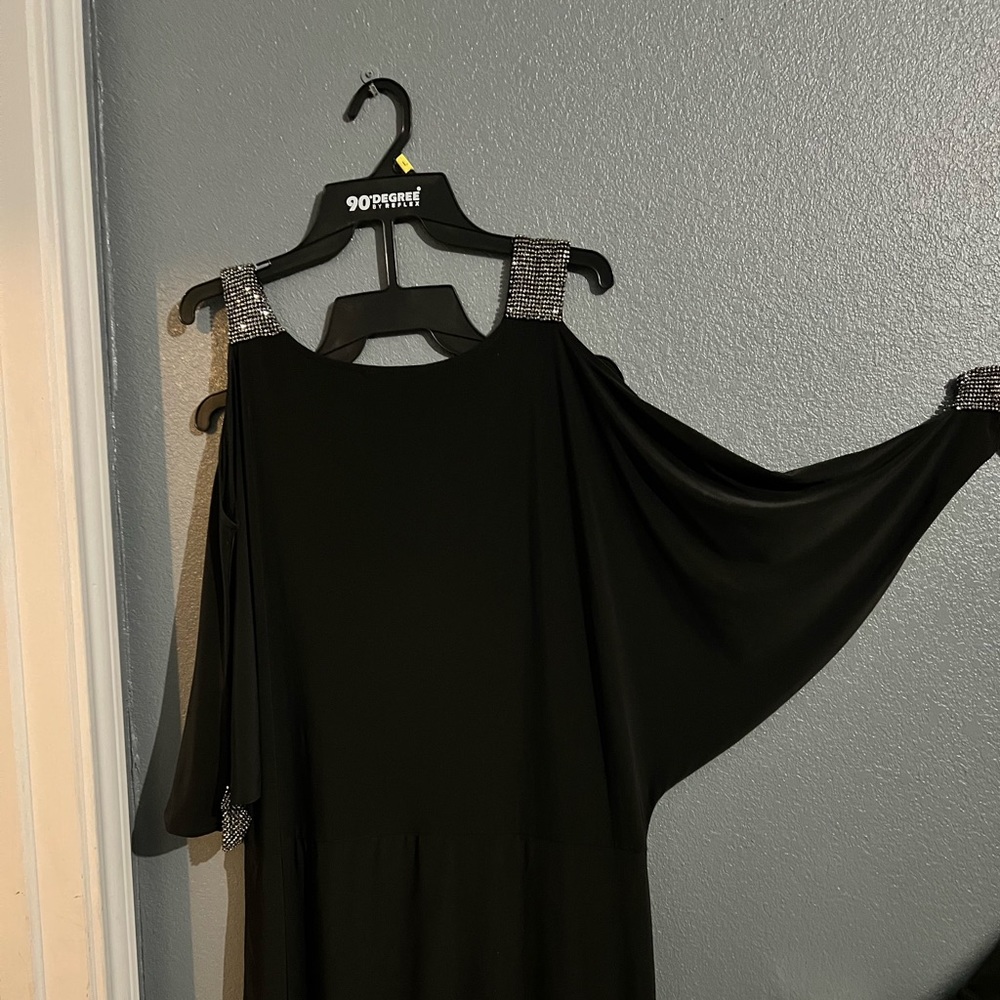 Beautiful Long Sleeve, opened arms Black Dress